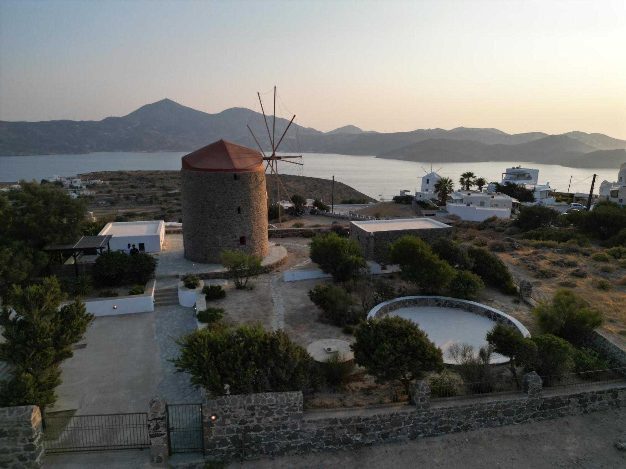 Marketos Windmill And Houses Трипити Екстериор снимка